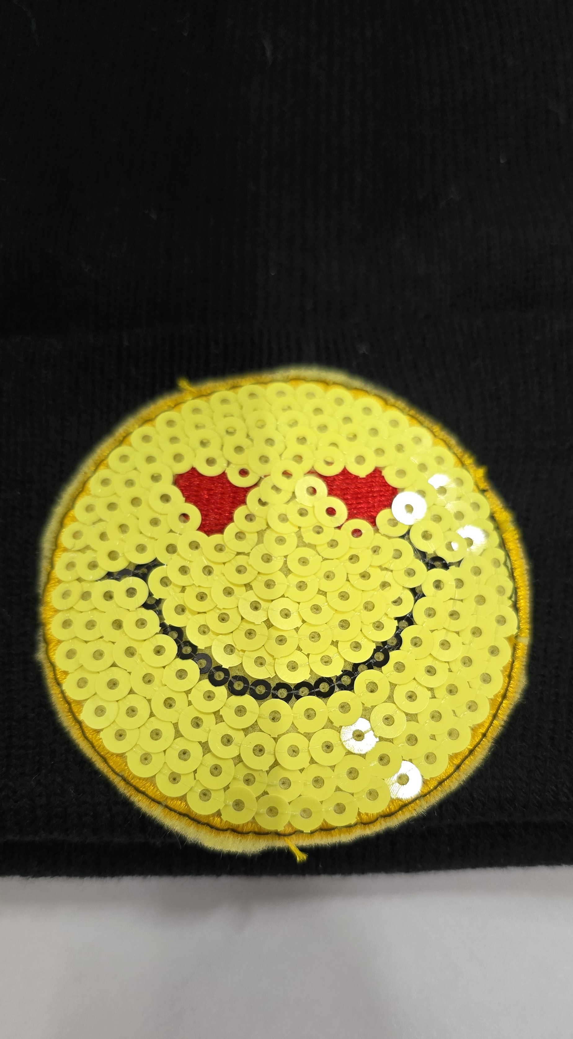 کلاه بافتنی استیکر چشم قلبی رنگ مشکی